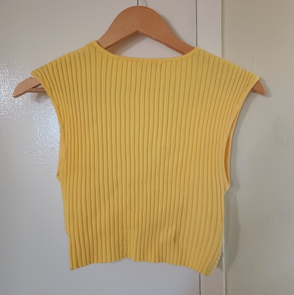 Twist Front Crop Top - Picture 3 of 4